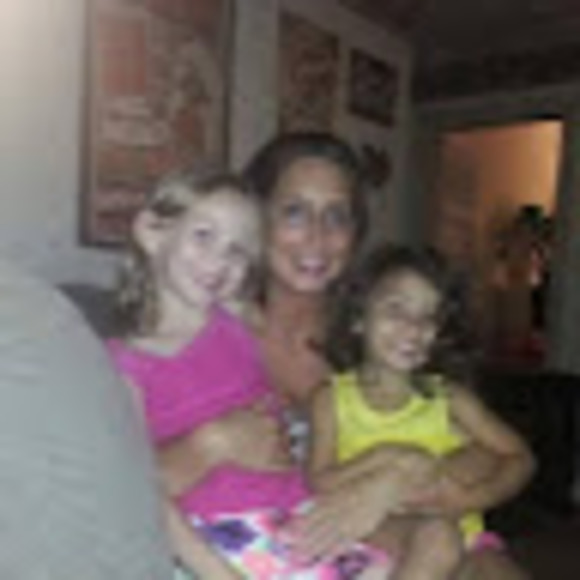 Meet your Posher, Stephanie - Picture 1 of 1